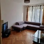 Joli Appartement Aux Eaux Vives