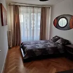 Joli Appartement Aux Eaux Vives